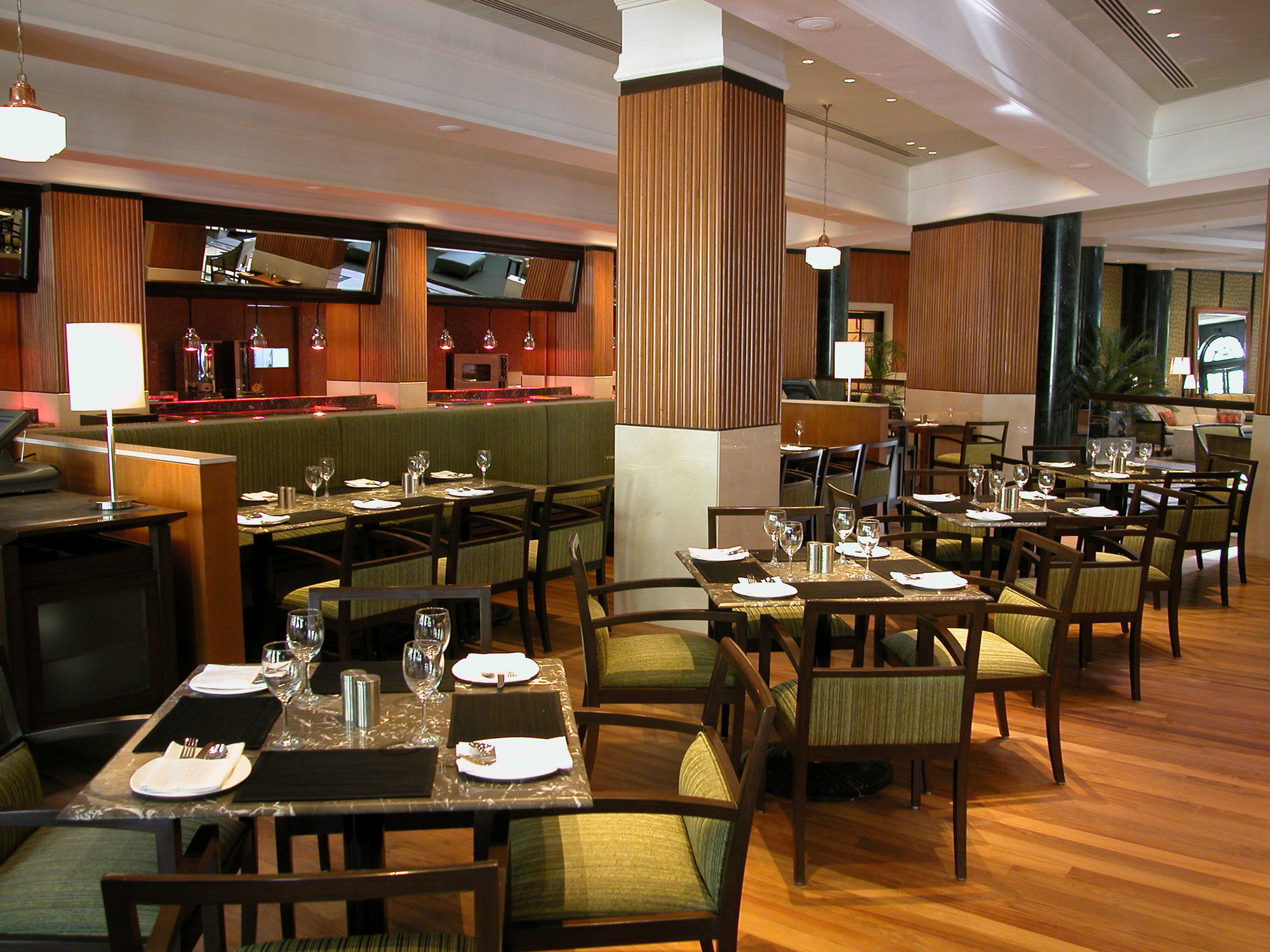 Taj West End Hotel Bengaluru Étterem fotó